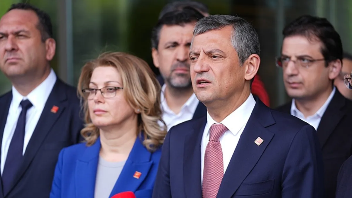 Özgür Özel yine Batı’ya dert yandı! Son durağı Fransa oldu, Avrupa’ya çağrı yaptı: Destekler yetersiz…