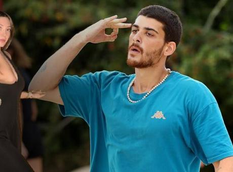 Survivor Yiğit Poyraz’ın sevgilisi Yasmin Erbil Instagram’dan ‘Korkak’ göndermesi yaptı