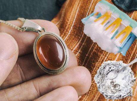 Bijüteri takıları mücevher gibi parlatıyor! Folyoyu kaseye serin, sonuç tertemiz