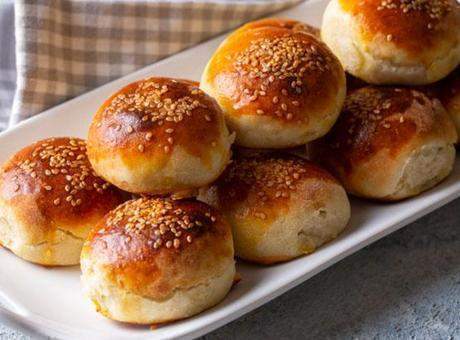Poğaçaya süt mü yoksa su mu katmalıyım? Yumuşacık oluyor, puf puf kabaran tarif