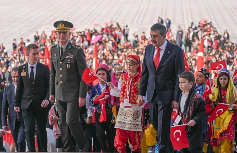 Anıtkabir’de 23 Nisan coşkusu: Devlet Erkanı Anıtkabir’i ziyaret etti