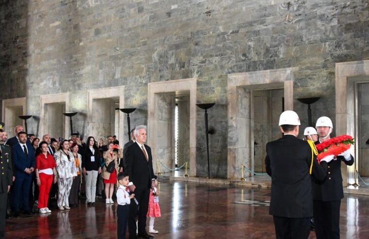 Devlet Tiyatroları Genel Müdürü Tamer Karadağlı, Anıtkabir’i ziyaret etti