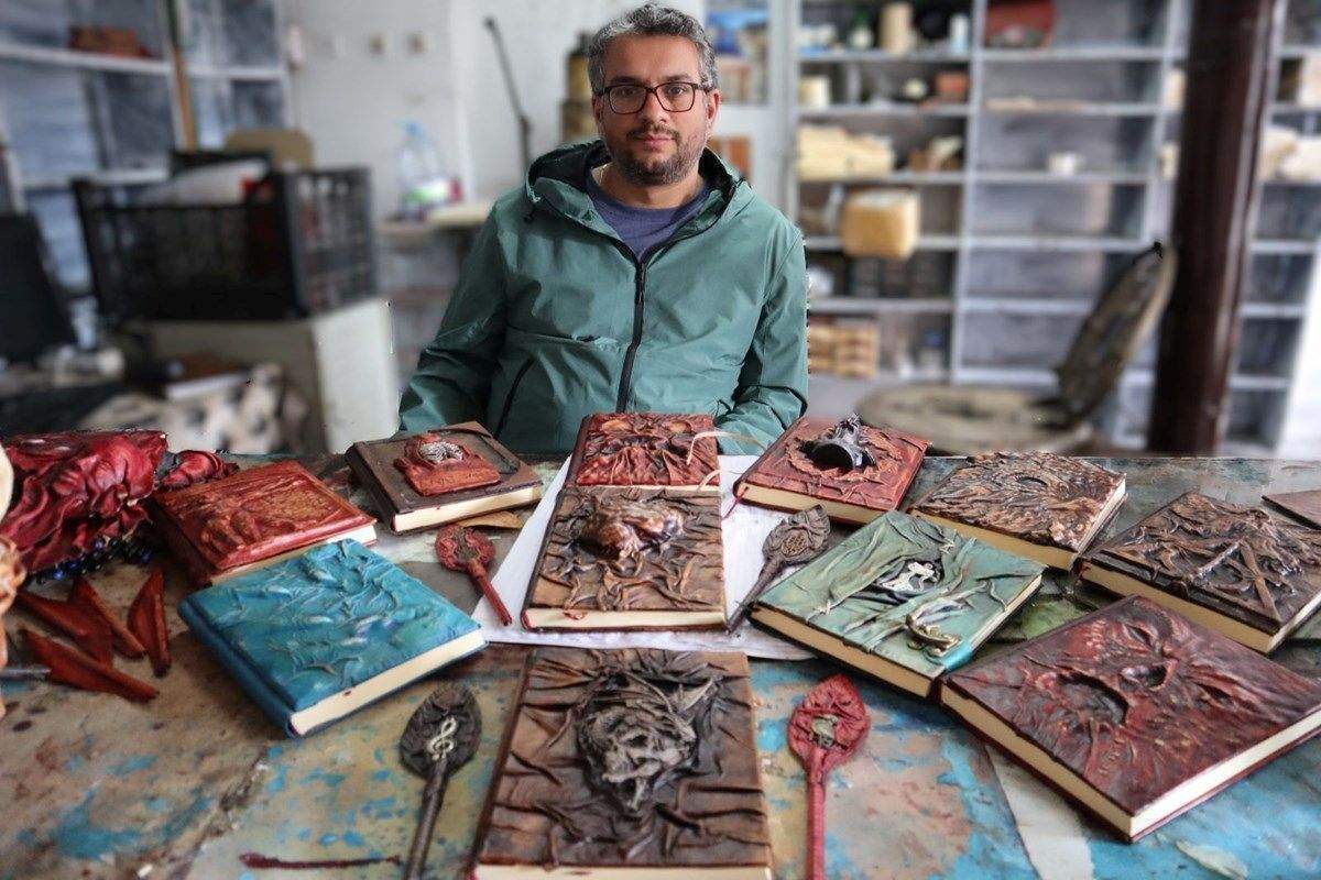 Bir ilde bu işi yapan tek kişi: Deri kullanarak sanata dönüştürüyor