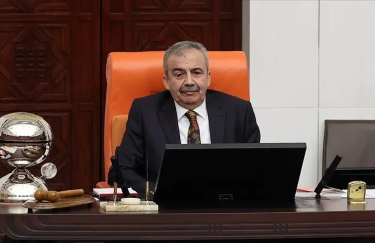 SON DAKİKA | Sırrı Süreyya Önder’in sağlık durumu nasıl? Doktorlarından yeni açıklama: Hayati tehlikesi artarak devam etmekte