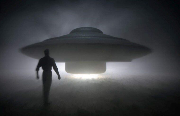 UFO uzmanından uzaylı uyarısı: “Masum insanları öldürüyorlar”