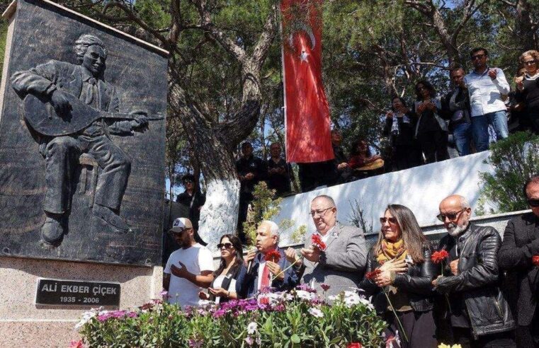 Halk ozanı Ali Ekber Çiçek kabri başında anıldı