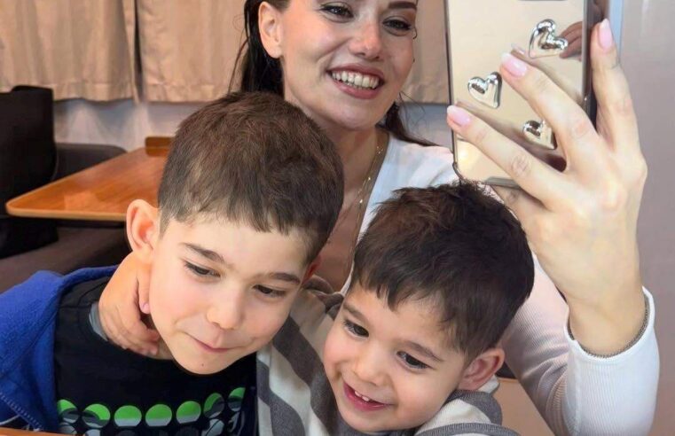 Fahriye Evcen ve oğullarından karavan pozları