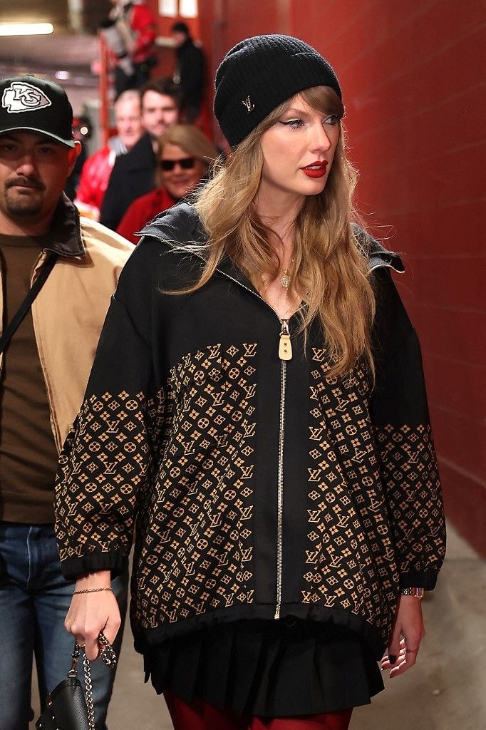 Taylor Swift albümlerini geri alıyor: Milyonlarca dolar ödeyebilir