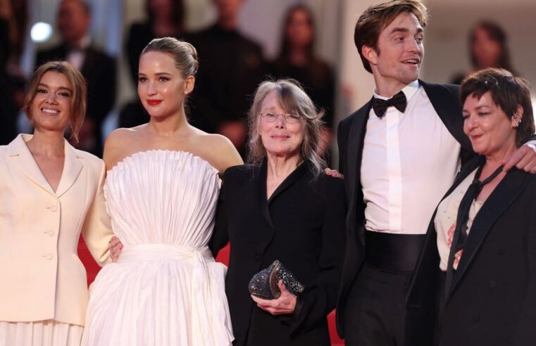 Jennifer Lawrence’ın yeni filmi 9 dakika boyunca ayakta alkışlandı
