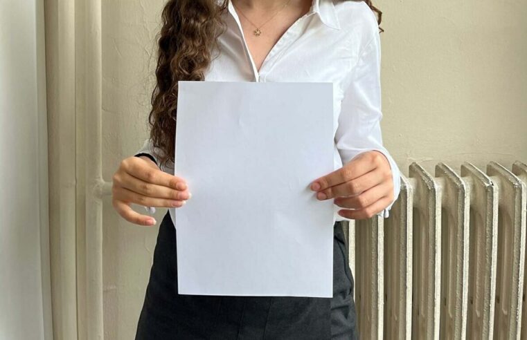 Sosyal medyada A4 kağıdıyla zayıflık yarışı