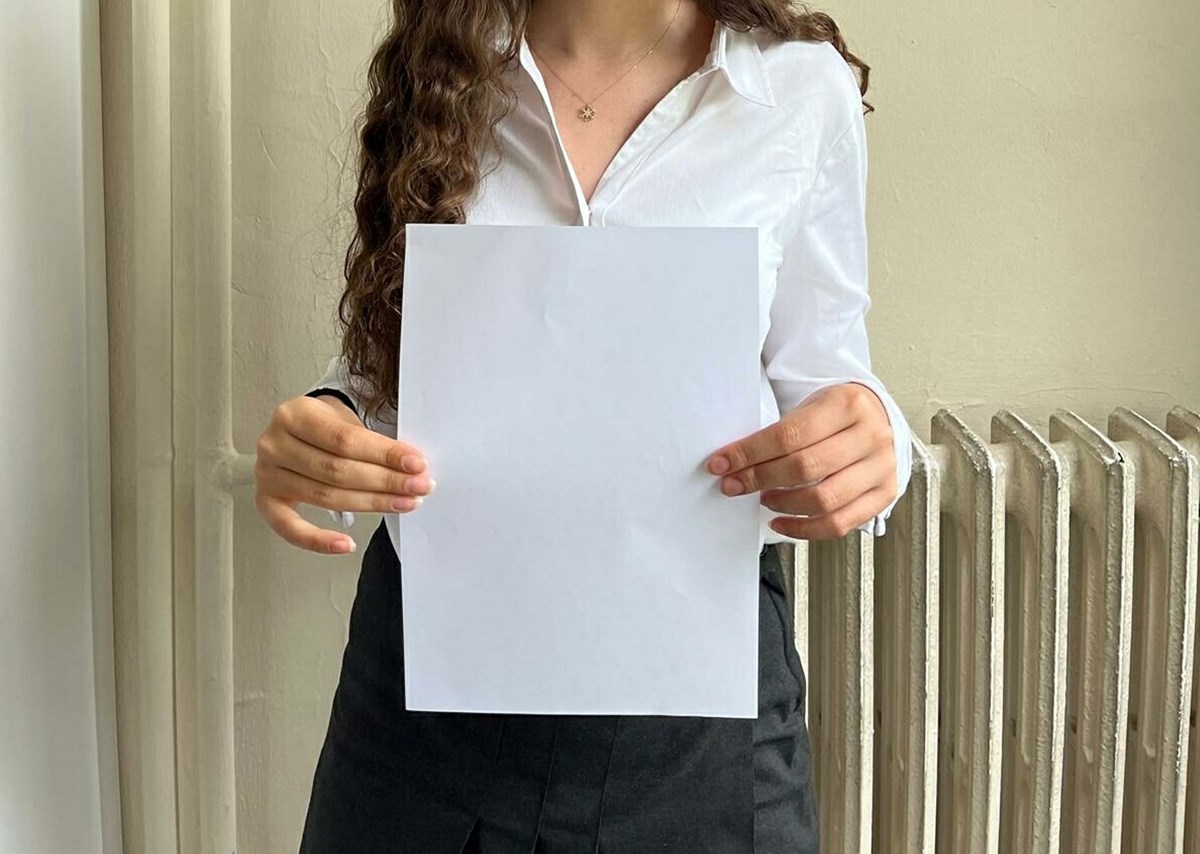 Sosyal medyada A4 kağıdıyla zayıflık yarışı