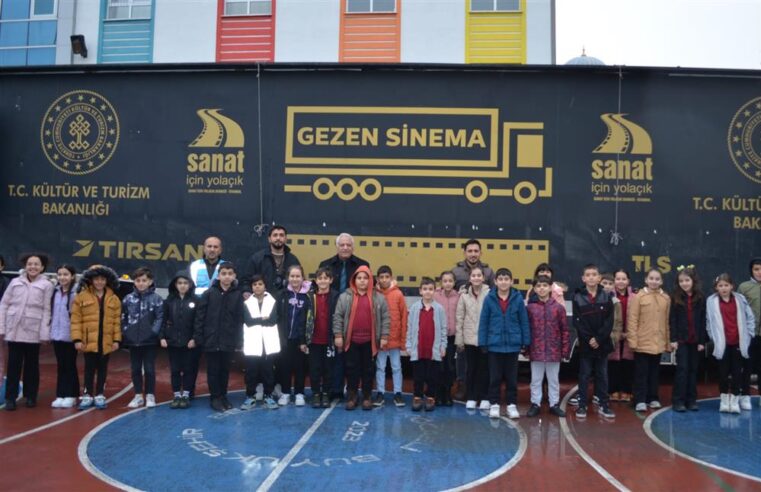 GEZEN SİNEMA YÜZLERCE DURAĞIN ORTAK HEYECANI OLDU