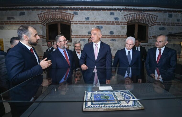 YAZMA ESERLERLE HAC GÜZERGÂHINA YOLCULUK