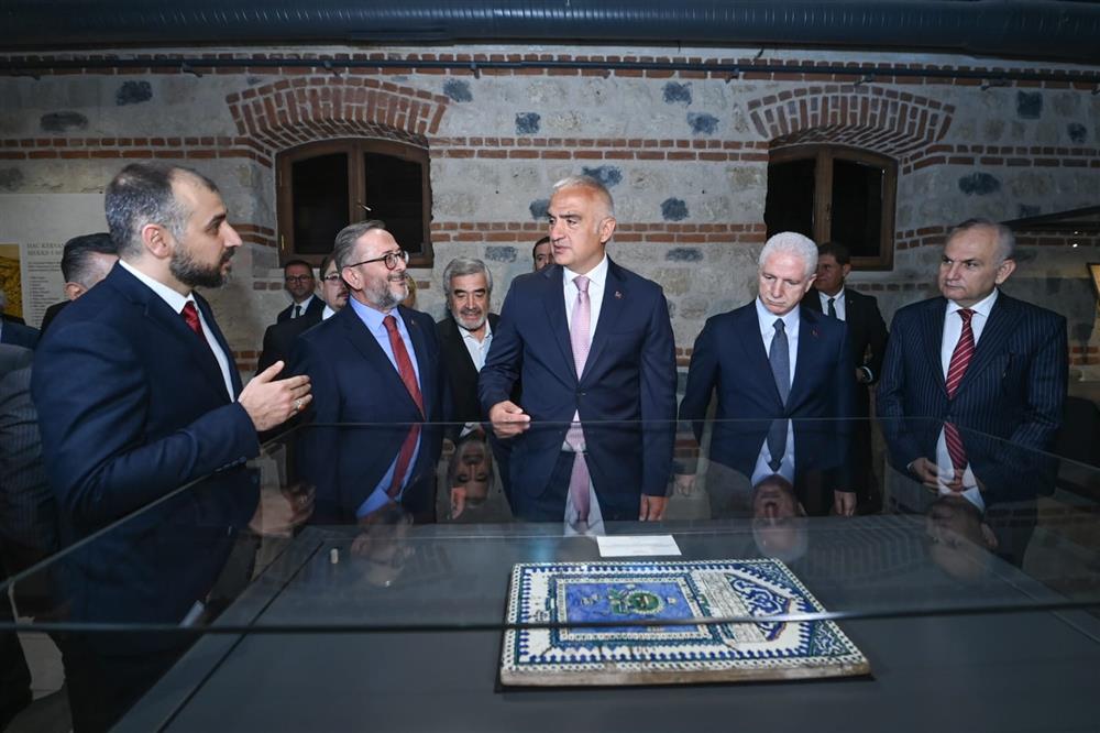 YAZMA ESERLERLE HAC GÜZERGÂHINA YOLCULUK