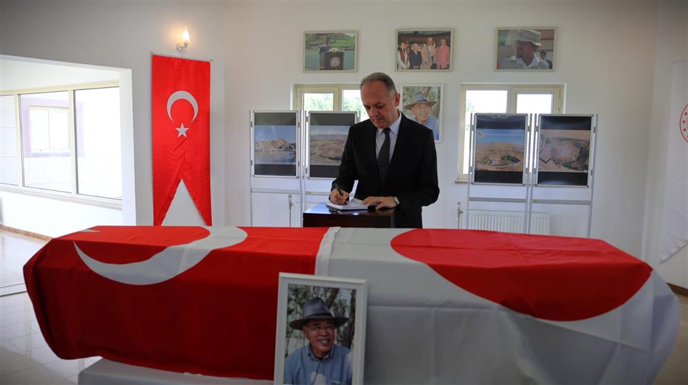 KALEHÖYÜK’E ADANMIŞ BİR ÖMRE VEDA: DR. SACHIHIRO OMURA SON YOLCULUĞUNA UĞURLANDI