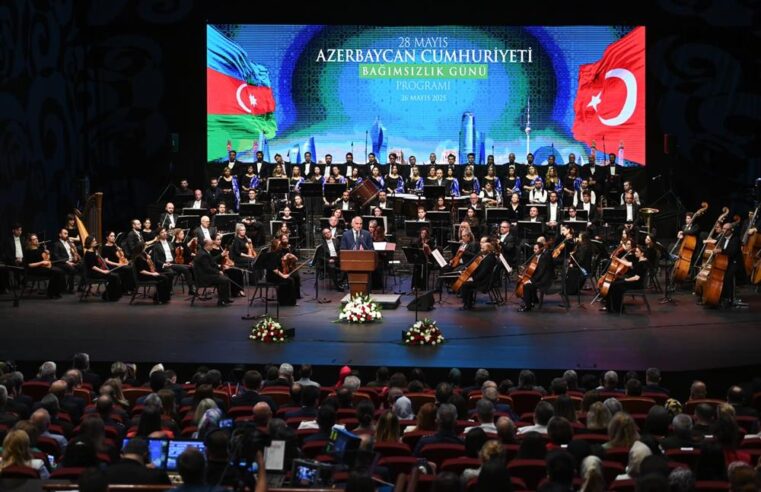 TÜRK DÜNYASININ ORTAK GURURU AZERBAYCAN’IN BAĞIMSIZLIK GÜNÜ KÜLLİYE’DE KUTLANDI