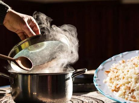 Kalan pilav asla ziyan olmayacak! Kimse anlamıyor, çorbası nefis oluyormuş