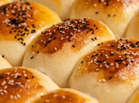 Sadece su yetmez, ılık süt şart! Poğaçanın tadını da kıvamını da değiştiren tarif
