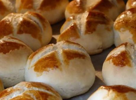 Poğaçayı altın gibi parlatıyor! Yumurta istemeyen suya karıştırıp sürsün, 1 kaşık yeter
