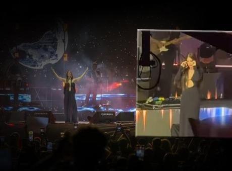 HABERLER: Şarkıcı Simge Sağın ablası Nilay Sağın’ın ölümünden sonra ilk konserinde gözyaşlarına boğuldu