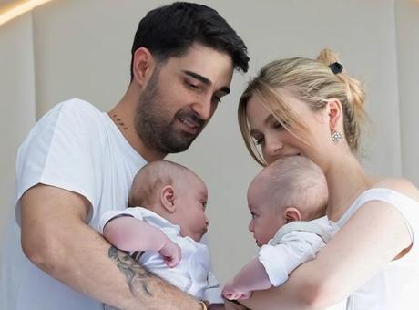 HABERLER: Yasemin Şefkatli’nin ikiz oğulları Emir ve Ayel ilk kez uçağa bindi