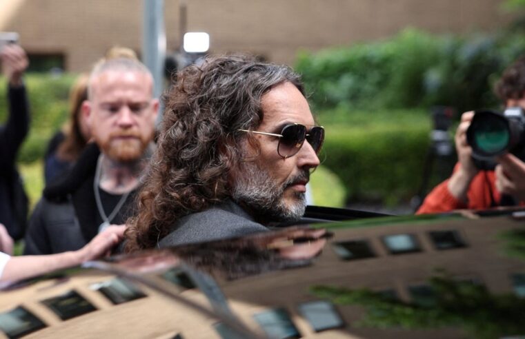 Russell Brand tecavüz ve saldırı suçlamalarını reddetti
