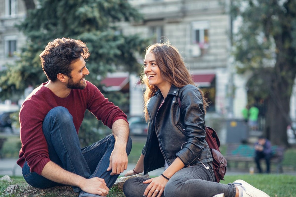 Birinin sizden hoşlandığını nasıl anlarsınız? 8 işaret ele veriyor