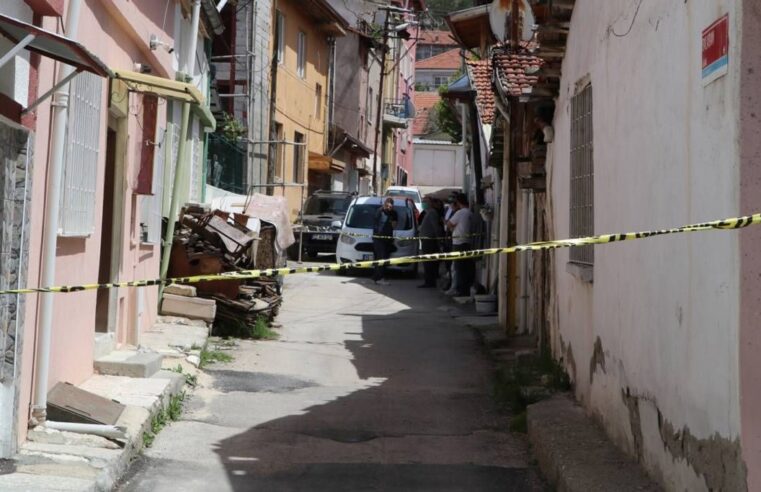 Kötü koku yayıldı, evinde ölü bulundu