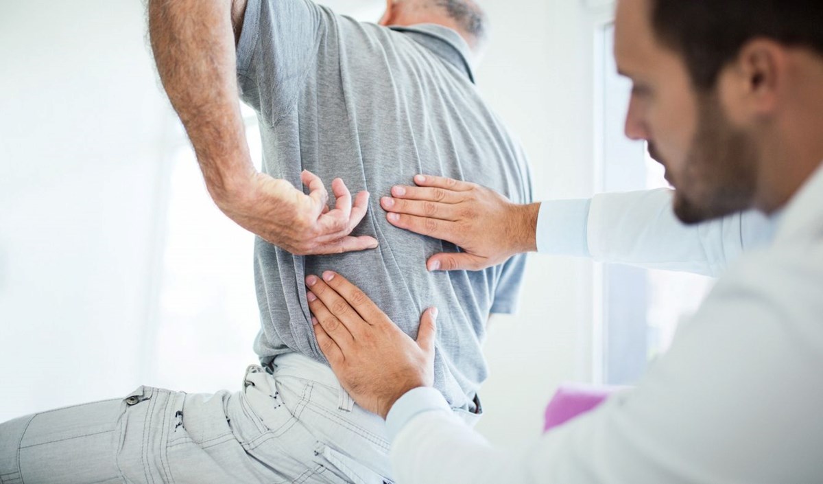 6 tip sırt ağrısına dikkat: Meğer bu hastalıkların habercisiymiş