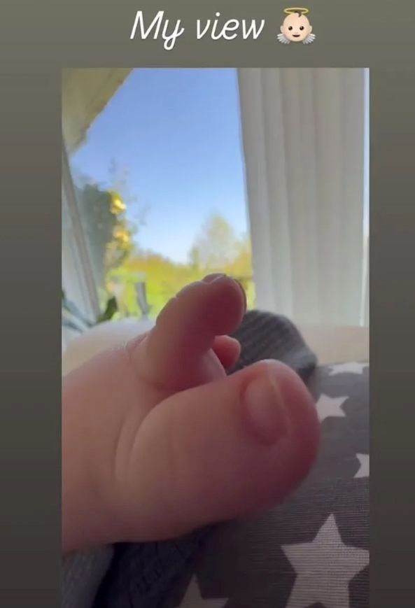 Neslihan Atagül’den oğlu Aziz ile yeni poz