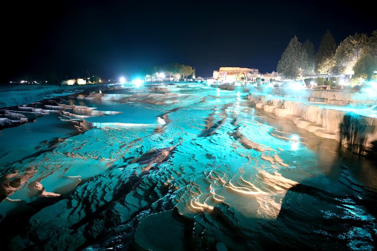 Gece ziyaretine açılmıştı: Pamukkale ve Hierapolis’e yoğun ilgi