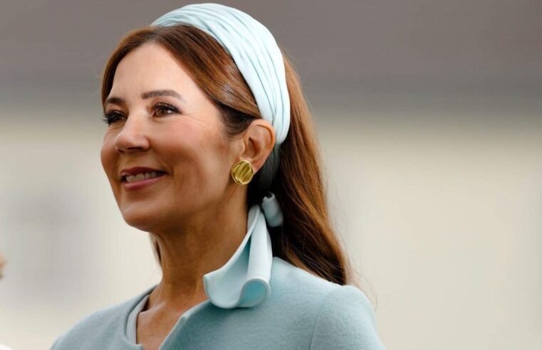 Yıllar geçtikçe daha genç görünüyor: 53 yaşındaki Danimarka Kraliçesi’nin güzellik sırrı ne?