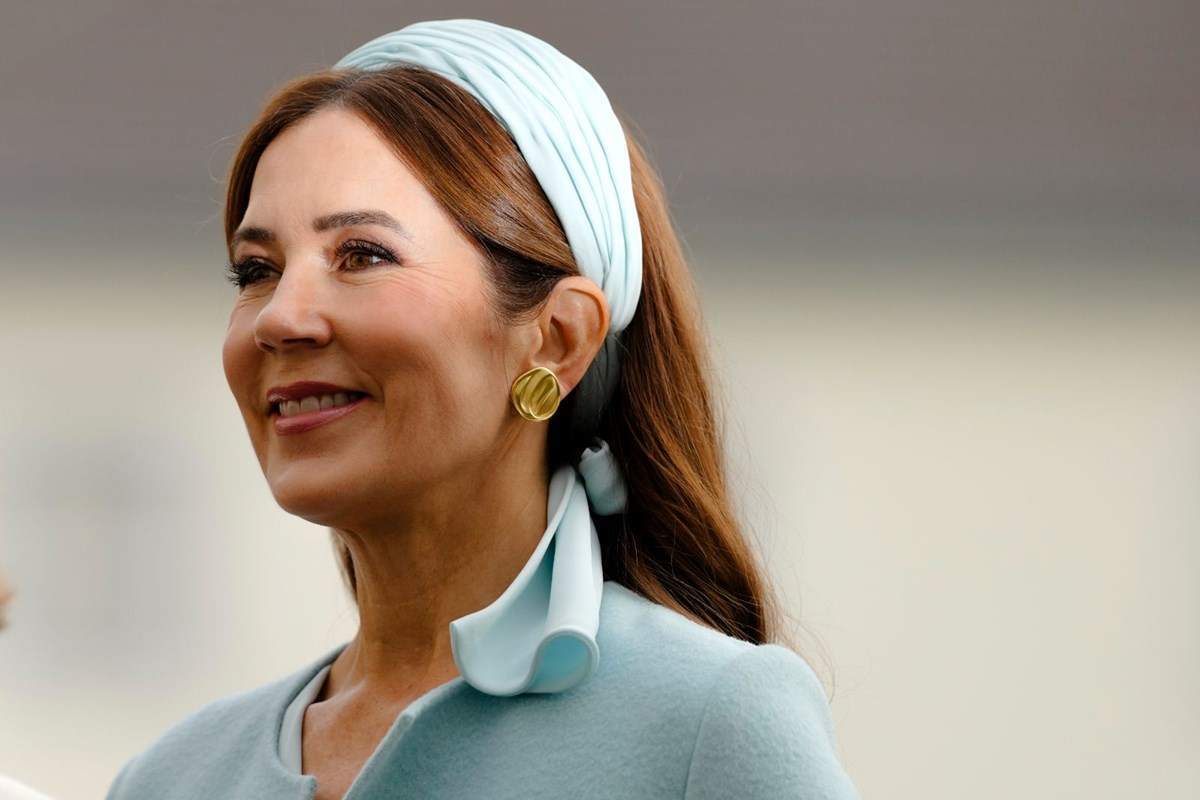 Yıllar geçtikçe daha genç görünüyor: 53 yaşındaki Danimarka Kraliçesi’nin güzellik sırrı ne?