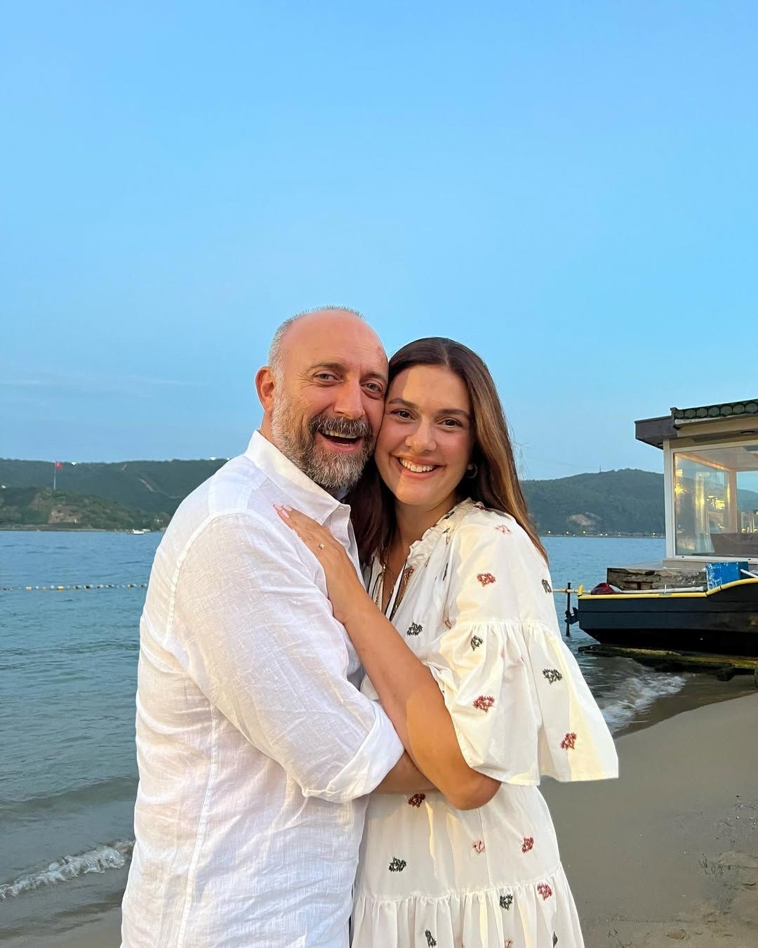 Bergüzar Korel sezonu açtı: Denize düştüm