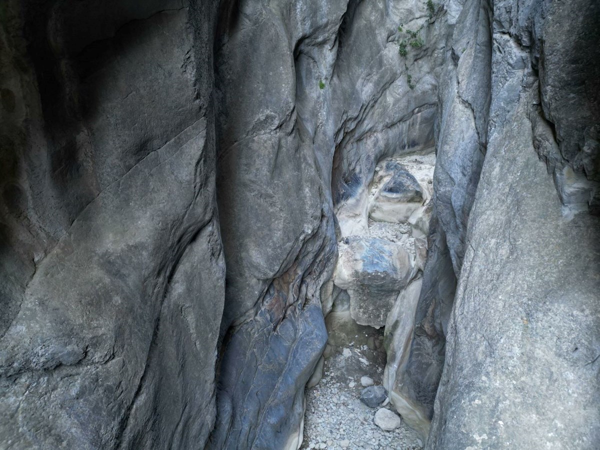 Manisa’da 700 metre uzunluğundaki ‘saklı kanyon’ kurudu