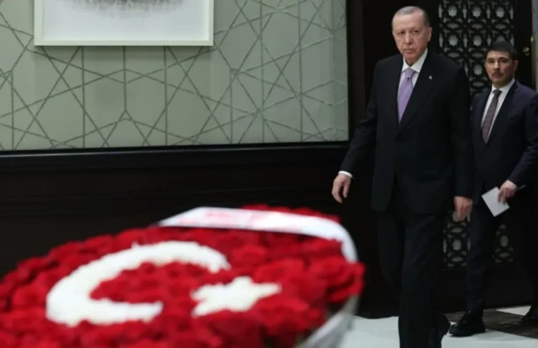 MHP lideri Bahçeli’den Kabine’ye Türk bayraklı çiçek jesti