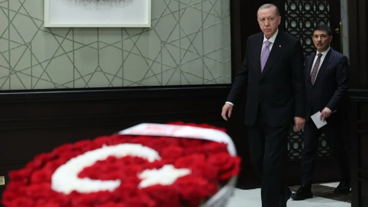 MHP lideri Bahçeli’den Kabine’ye Türk bayraklı çiçek jesti