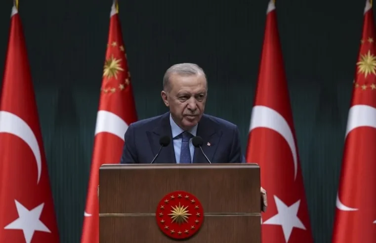 Başkan Erdoğan’dan saldırıya uğrayan Özgür Özel’e geçmiş olsun mesajı