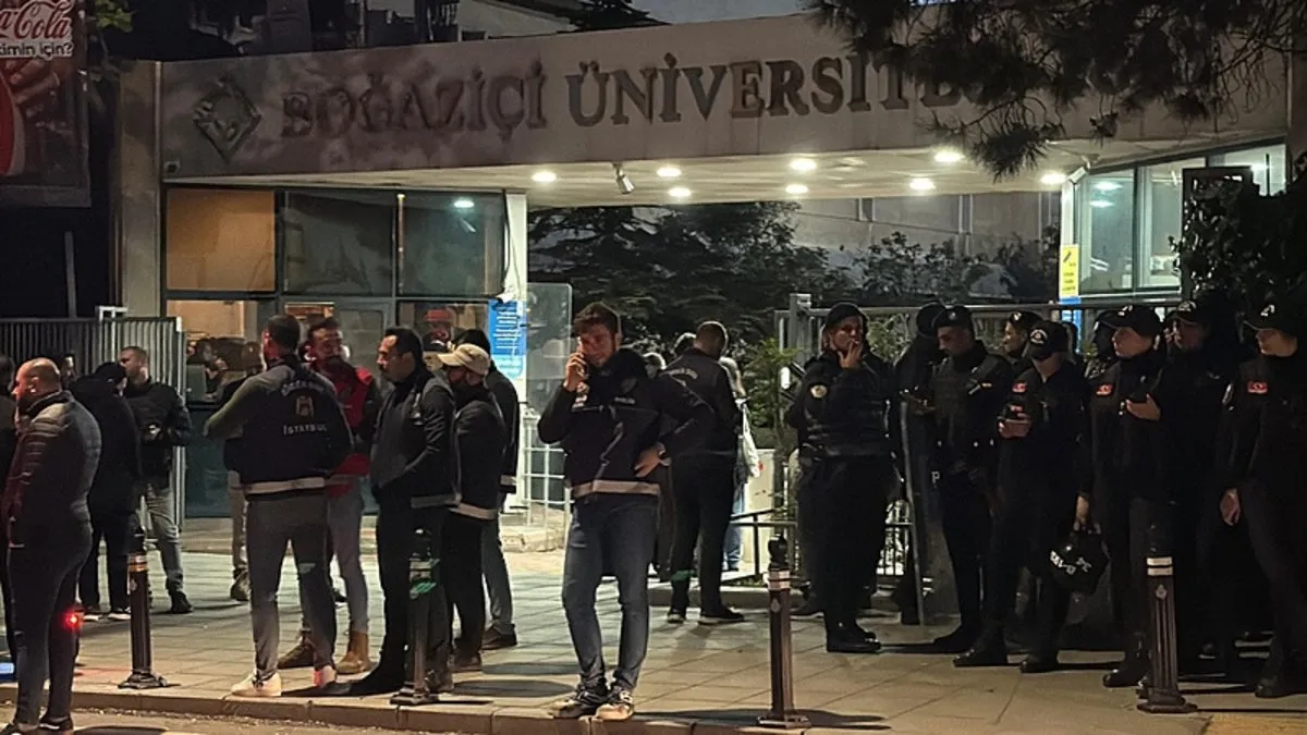 Boğaziçi Üniversitesi’nde polise saldırı: 97 gösterici gözaltında