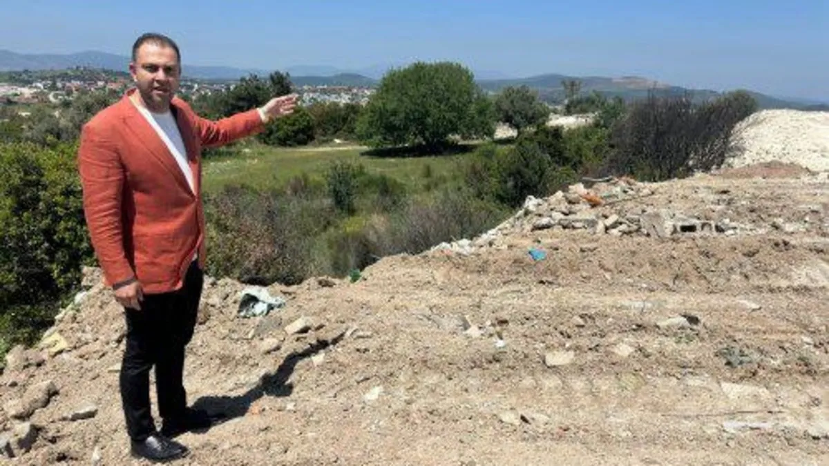 CHP’li Urla Belediyesi’nden çevre katliamı! Boş araziye kaçak döküm…