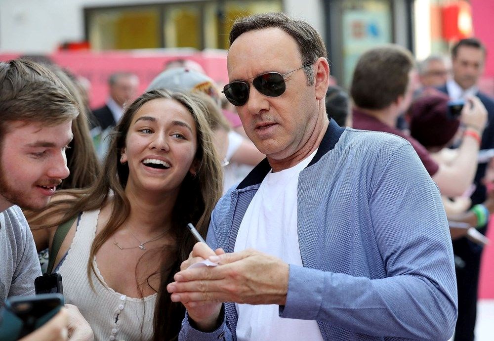 Hollywood’a resmen geri döndü! Kevin Spacey artık yönetmen koltuğunda