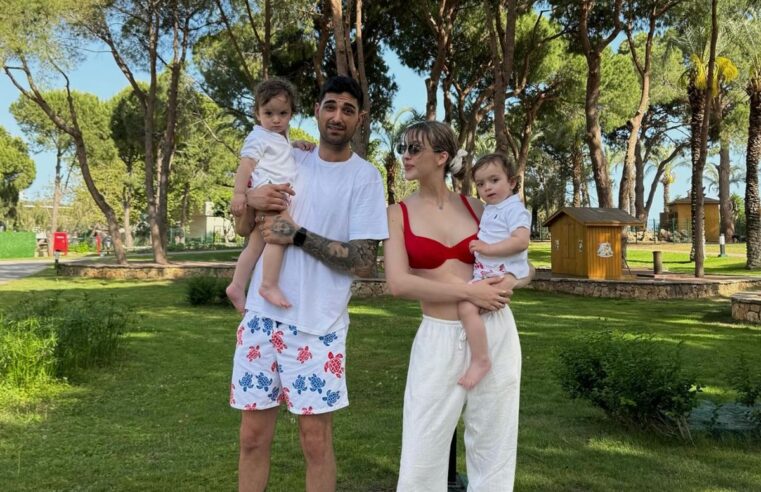Yasemin Şefkatli ve İdo Tatlıses ikiz oğullarıyla tatilde