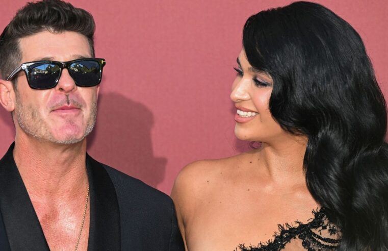 Amerikalı şarkıcı Robin Thicke evlendi