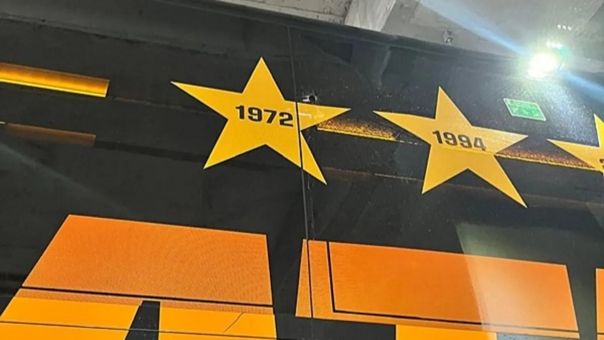 Galatasaray takım otobüsüne taşlı saldırı! Camlar kırıldı…