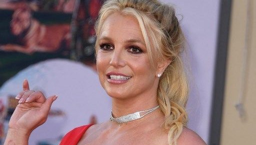 Britney Spears’ın olaylı uçak yolculuğu: Sigara içti, görevliler uyardı
