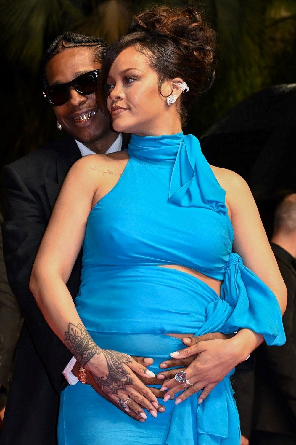 Rihanna iç çamaşırı markası için poz verdi: “Sürekli karnımı gizlemeye çalıştım”
