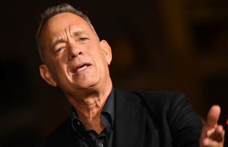 Tom Hanks kısa hikayelerini sahneye taşıyor