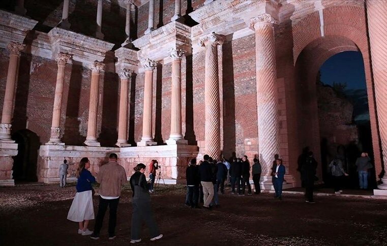 Sardes Antik Kenti’nde gece müzeciliği deneyimi