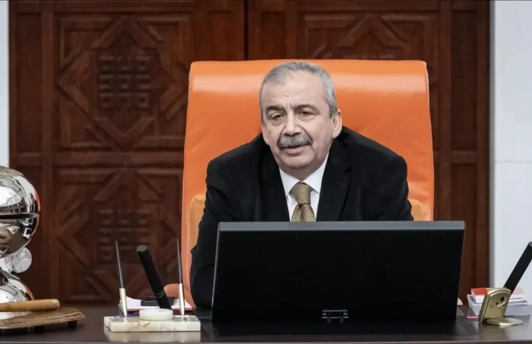 SON DAKİKA | Sırrı Süreyya Önder’e veda ! İlk tören AKM’de yapıldı