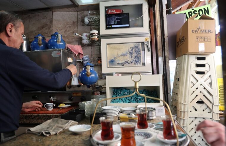 Teknolojiyi çay ocağıyla buluşturdu: Tasarladıkları yazılım sayesinde işleri kolaylaştı